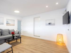 Telewizja i/lub zestaw kina domowego w obiekcie Live Tata Casa con jardin y vistas