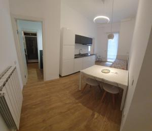 A kitchen or kitchenette at Appartamenti Reali Bonaccini