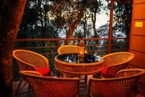 Een balkon of terras bij Coffee Cradle Wayanad Luxuorios Private Tree House - Inside 2 Acre Coffee Plantation