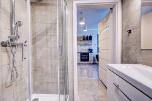 Ένα μπάνιο στο Prestige Nautica Cityview +148 φωτογραφίες