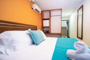 Postel nebo postele na pokoji v ubytování Hotel Portobelo Convention Center