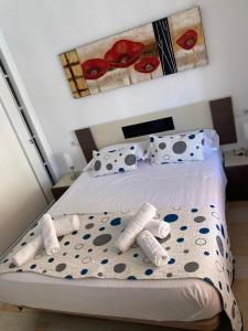 En eller flere senger på et rom på Torrevieja Rooms-Habitaciones