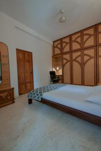 a bedroom with a large bed and a desk at HomeSlice Hangout in Bangalore