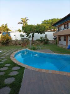 a swimming pool in the yard of a house at Pousada A Pérola in Rio de Contas