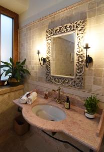 a bathroom with a sink and a mirror at Domus Letizia in Campora