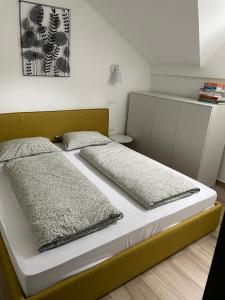 Postel nebo postele na pokoji v ubytování Apartma Med smrekami Golte