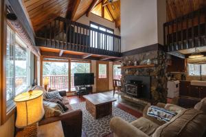 a living room with a couch and a fireplace at Leavenworth Mountain View Cabin w/ Space to Hike in Leavenworth