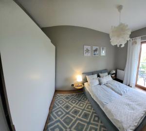 Ένα ή περισσότερα κρεβάτια σε δωμάτιο στο Apartament Poleska Park