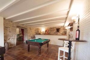 a room with a pool table in a room at Eira Grande Galicia Villas in Pedre