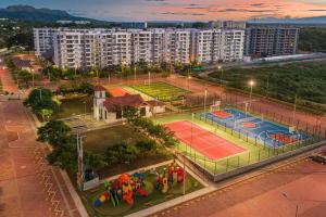 an aerial view of two tennis courts in a city at Apartamento en Ricaurte Cundinamarca in Ricaurte