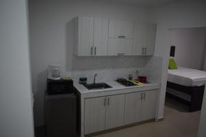 Η κουζίνα ή μικρή κουζίνα στο Apartaestudio en el peñón 304
