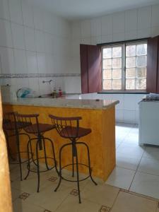 Dapur atau dapur kecil di Casa para família em Tiradentes