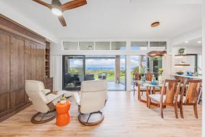 a kitchen and dining room with a table and chairs at Kapalua Ridge Villas 2612 in Kahana