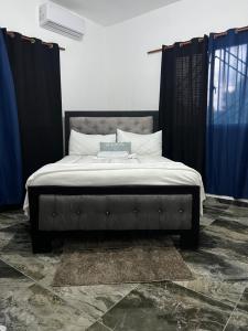 Ένα ή περισσότερα κρεβάτια σε δωμάτιο στο City suite Apartment 1 Cabrera