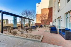 a courtyard with tables and chairs in a building at Drury Inn & Suites Sikeston in Sikeston