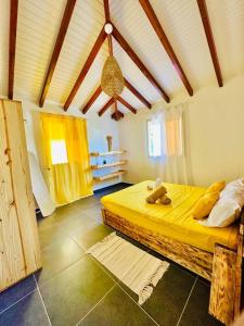 a bedroom with a large yellow bed in a room at Villa senseo in Capesterre-Belle-Eau