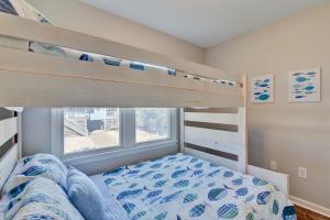 Postel nebo postele na pokoji v ubytování 1771 - Goin Coastal by Resort Realty