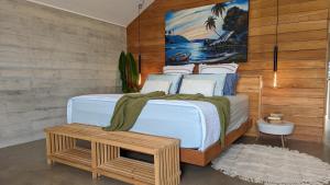 Postel nebo postele na pokoji v ubytování Bombua Beach House