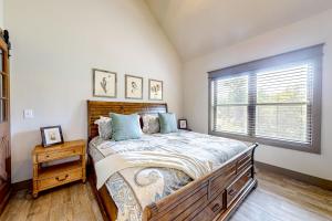A bed or beds in a room at Firefly Meadows