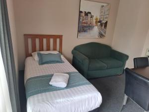 Postel nebo postele na pokoji v ubytování Commodore Motor Lodge