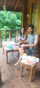 Tamu yang menginap di Diyaluma View Cotage