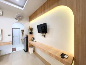TV a/nebo společenská místnost v ubytování Dara Homestay