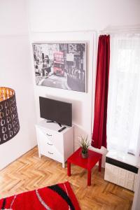 TV a/nebo společenská místnost v ubytování Kálmán Apartman
