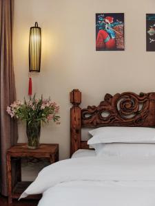 Postel nebo postele na pokoji v ubytování 夕露小榭古城南门店 Xilu Xiaoxie Inn Old Town Lijiang