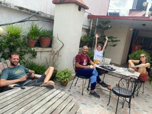 Tetamu yang menginap di Khangsar Home