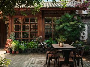 夕露小榭古城南门店 Xilu Xiaoxie Inn Old Town Lijiang外面的花园