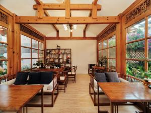 夕露小榭古城南门店 Xilu Xiaoxie Inn Old Town Lijiang的休息区