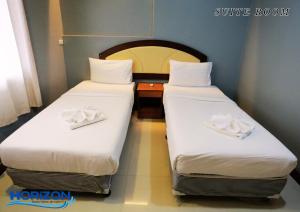 Postel nebo postele na pokoji v ubytování Horizon Hotel