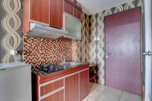 Dapur atau dapur kecil di OYO Life 92910 Apartemen Tamansari Panoramic By Tira
