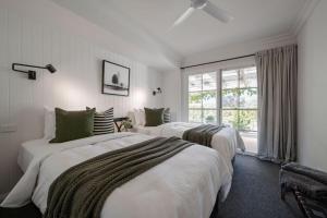 a bedroom with two beds and a window at Golden Pine Retreat in Bright