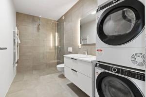 Koupelna v ubytování Venture Vacations - Discover Selfoss Stylish 4Bedroom Hideaway