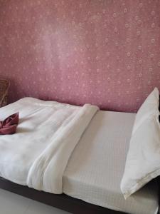 Una cama o camas en una habitación de Hotel Green Hill View