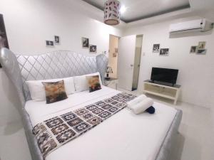 Postel nebo postele na pokoji v ubytování 2BR condo at Kandi tower 2
