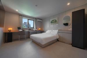 Ένα ή περισσότερα κρεβάτια σε δωμάτιο στο Workers Hotel Ansan by Aank