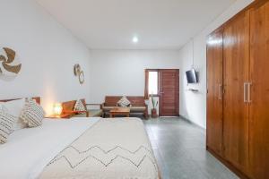 Postel nebo postele na pokoji v ubytování Maisaba Coliving Cempaka