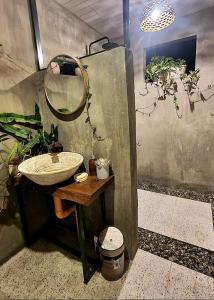 Ванна кімната в La Granja Farmstay Dipolog