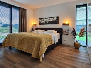 Postel nebo postele na pokoji v ubytování Modern holiday home in Zeewolde with garden