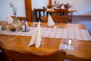 Un restaurante u otro lugar para comer en Hospůdka pod Rablinů
