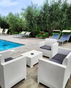 The swimming pool at or close to L'ANFORA DELLE MURELLE