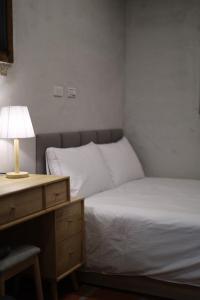 Postel nebo postele na pokoji v ubytování First Floor Inn Kinmen