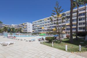 a large apartment building with a pool and a resort at Complejo Aloe - Pool - close to Maspalomas Beach in San Bartolomé de Tirajana