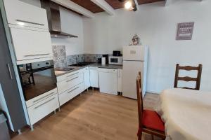 Galeriebild der Unterkunft Gîte pour 6 pers avec jardin clos proche Aurillac in Vezels-Roussy