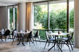 a restaurant with tables and chairs and a large window at Clarion Hotel Stavanger in Stavanger