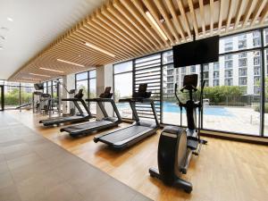 Fitness centrum a/nebo fitness zařízení v ubytování VayK - Beautifully Upgraded Two Bedroom in Dubai Hills
