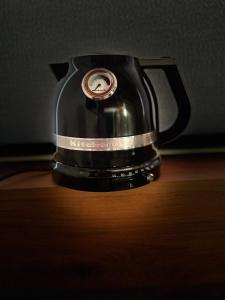 Coffee and tea making facilities at Meditrine