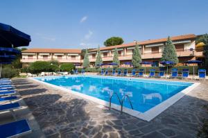 a swimming pool in front of a hotel at Hotel Ristorante Il Gabbiano in Passignano sul Trasimeno